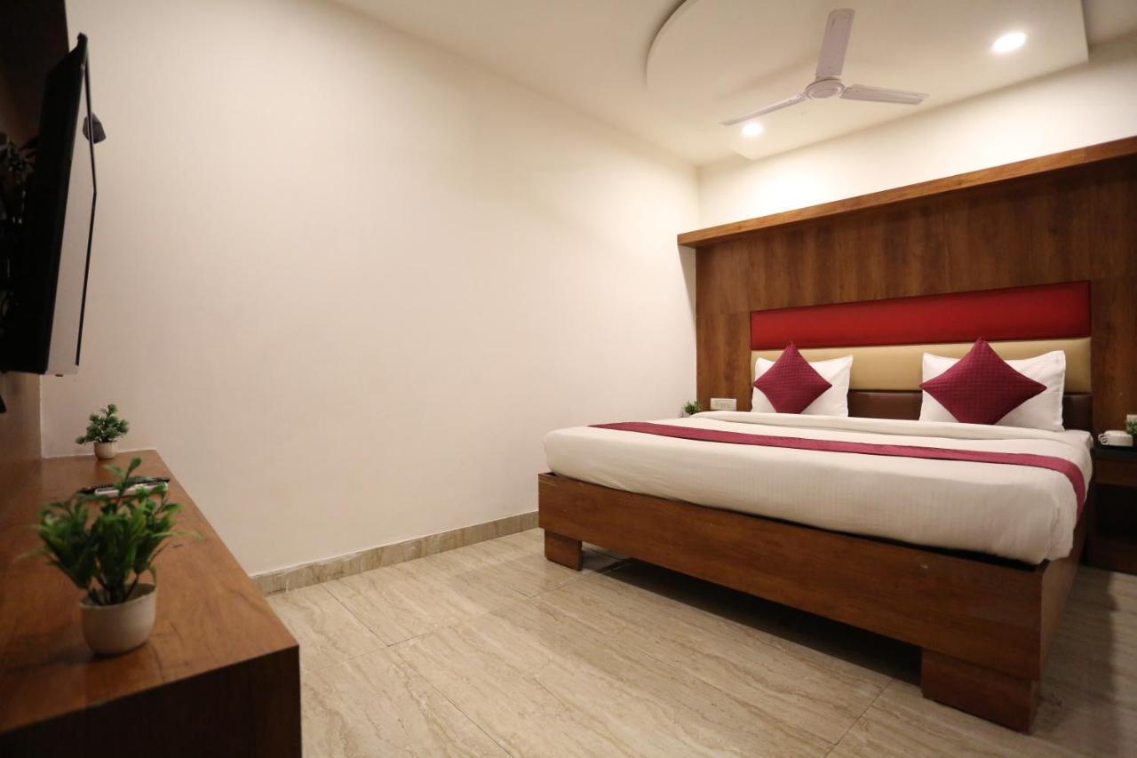 Hotel Sm Suits Near Delhi Airport-Unit By Grand Urban Luxury New Delhi Exterior photo